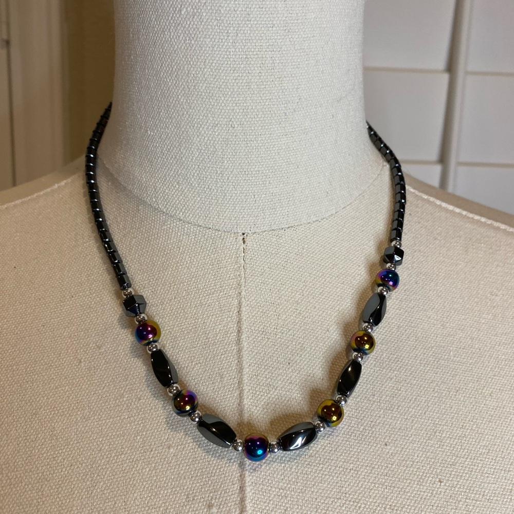 NEW – GRAY HEMATITE GEMSTONE / RAINBOW CARNIVAL GLASS VINTAGE BEADED NECKLACE
